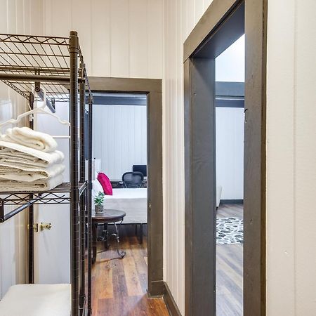 Modern Greenwood Studio Less Than 1 Mi To Downtown! Εξωτερικό φωτογραφία