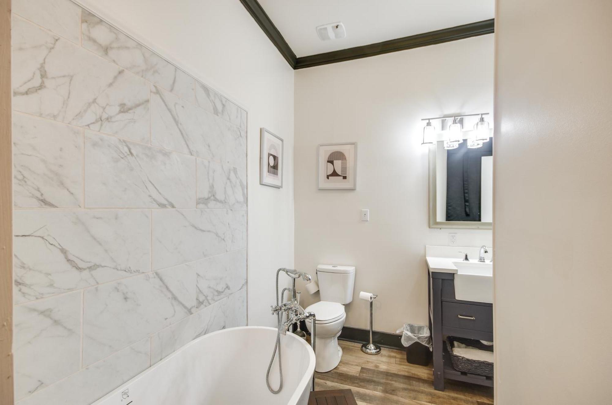 Modern Greenwood Studio Less Than 1 Mi To Downtown! Εξωτερικό φωτογραφία