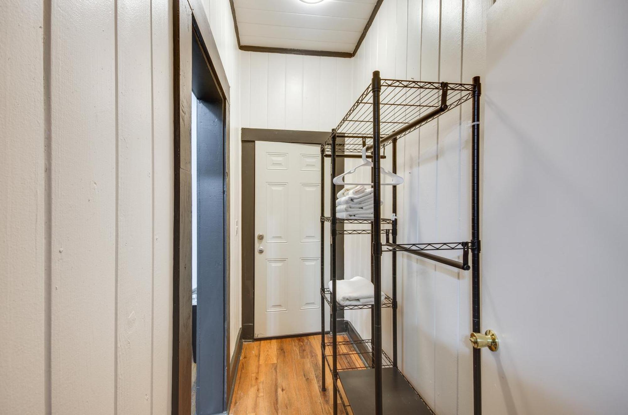 Modern Greenwood Studio Less Than 1 Mi To Downtown! Εξωτερικό φωτογραφία
